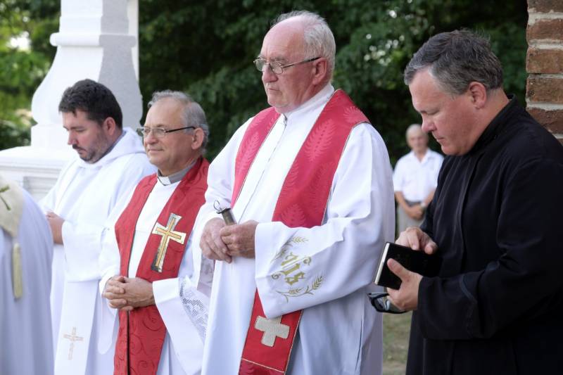 2021.06.30_Gödre felújított kálvária (44).JPG